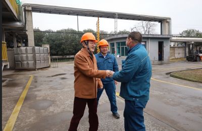 鼓干劲、送祝福 向坚守在岗位的BB电子奋斗者致敬