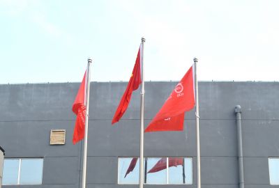 五星红旗，高高飘扬!