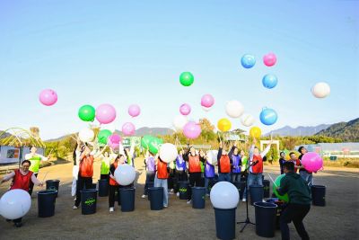 奔向蓝天白云，聚力有你有我！