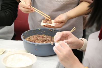 共捻团圆皮：BB电子"暖冬饺子赛"烹煮双节温情!