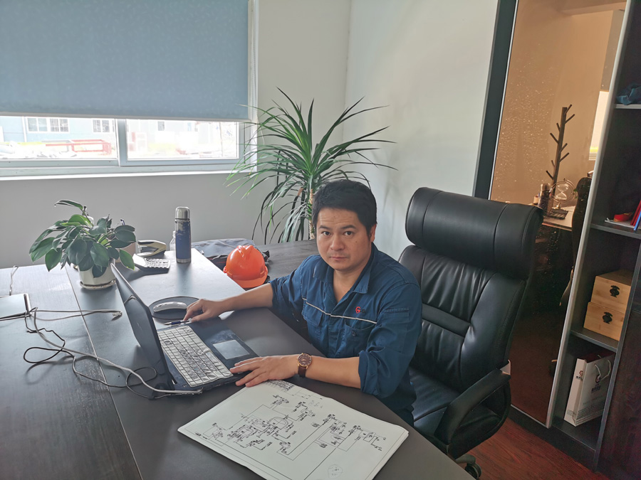 2022年度BB电子医药金穗奋斗者——邱财运